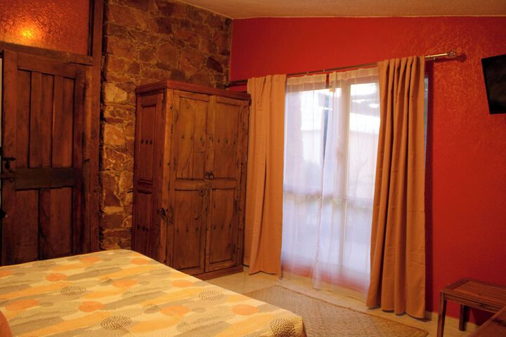 Room 6 of 27
