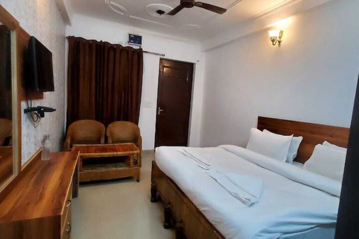 Room 11 of 22