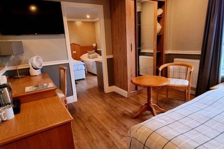 Room 4 of 14