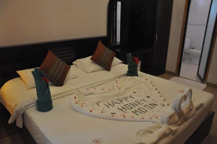 Room 12 of 76