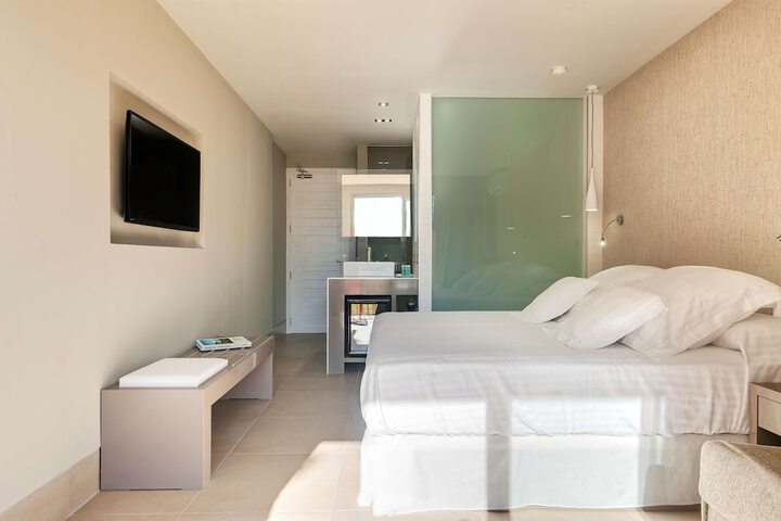 Room 10 of 82