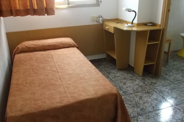 Room 8 of 31
