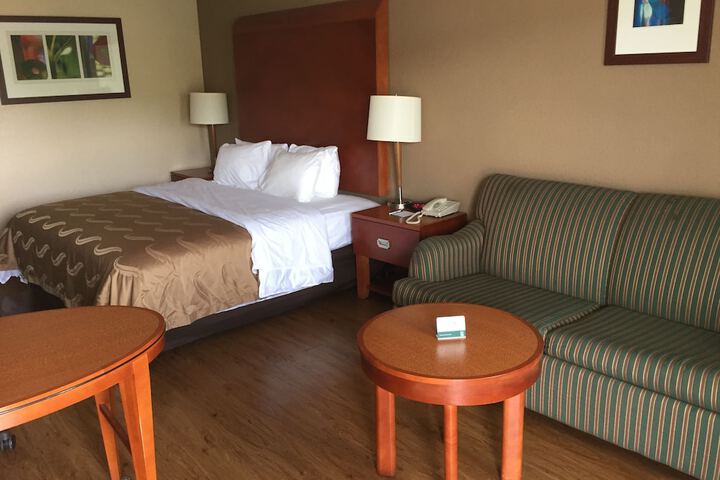 1 King Bed (1 of 18)