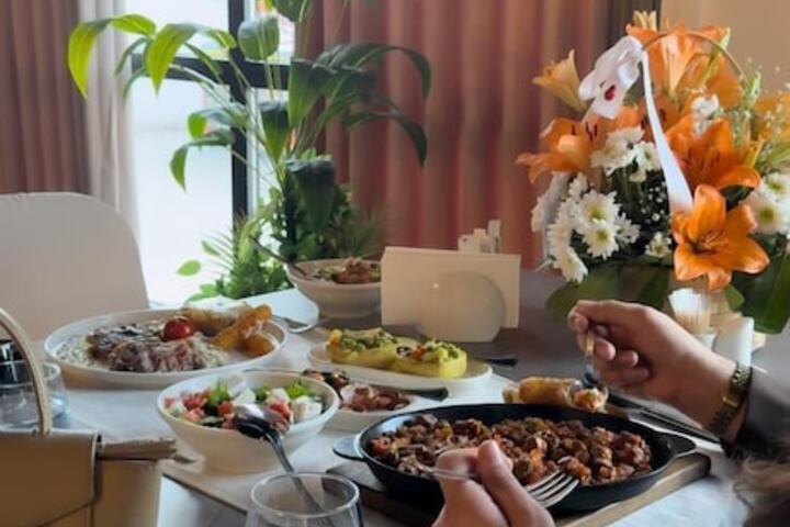 Dining 52 of 76