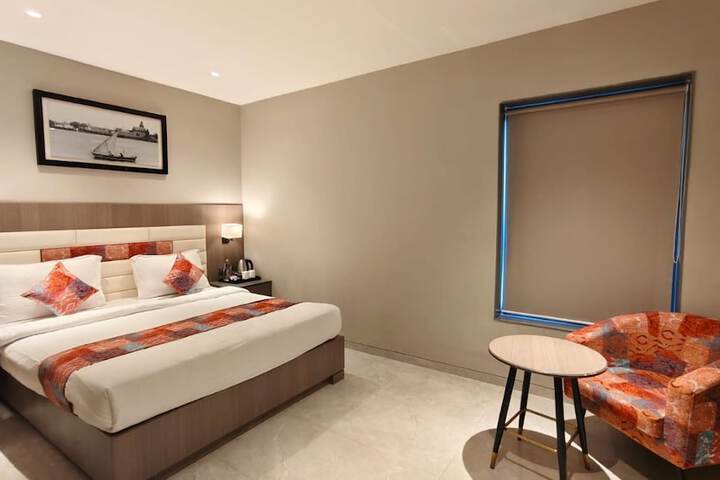 Room 9 of 25
