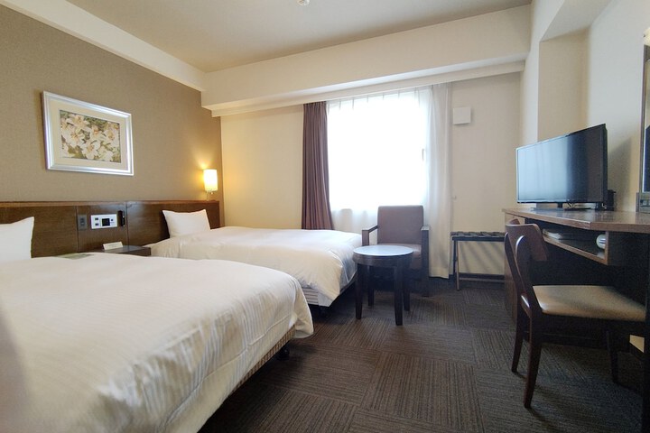 Room 8 of 37