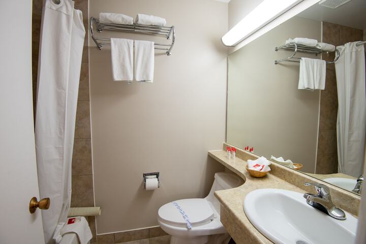 Room 32 of 43