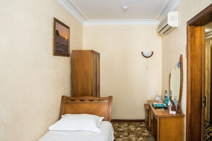 Room 5 of 60