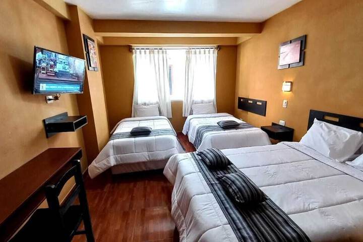 Room 6 of 12