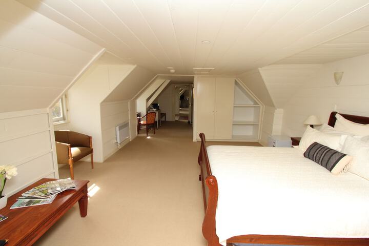 Room 2 of 36