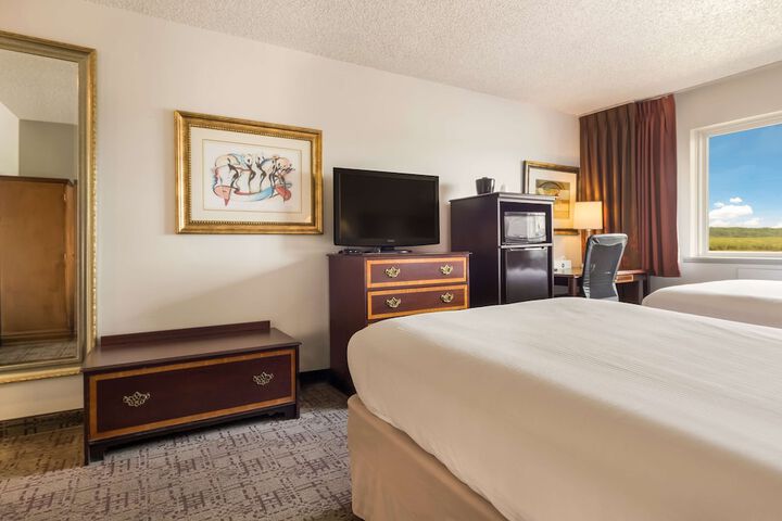 2 Double Beds Work Desk High Speed Internet Accessible Microwave and Refrigerator Coffe (10 of 12)