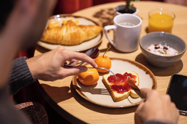 Breakfast/Coffee Service 26 of 33