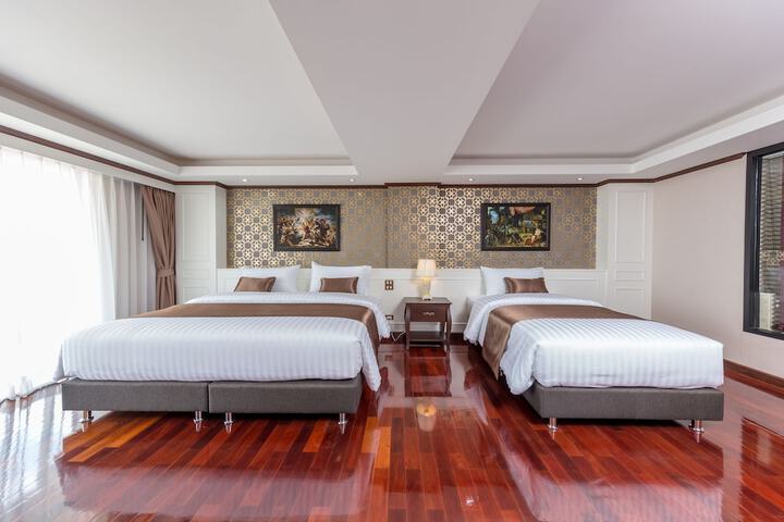 Room 15 of 53