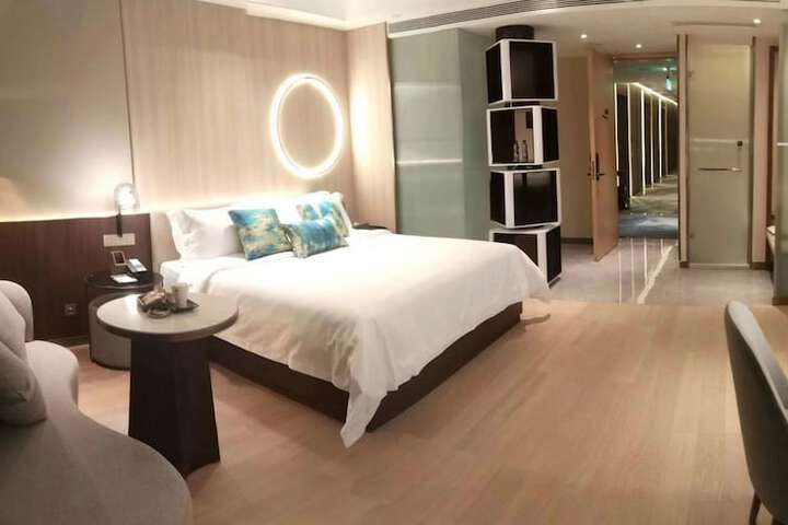 Room 9 of 96