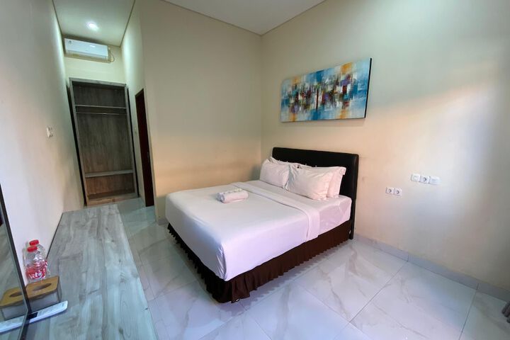 Room 13 of 25