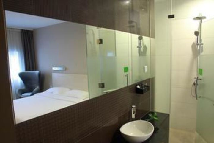 Room 20 of 38