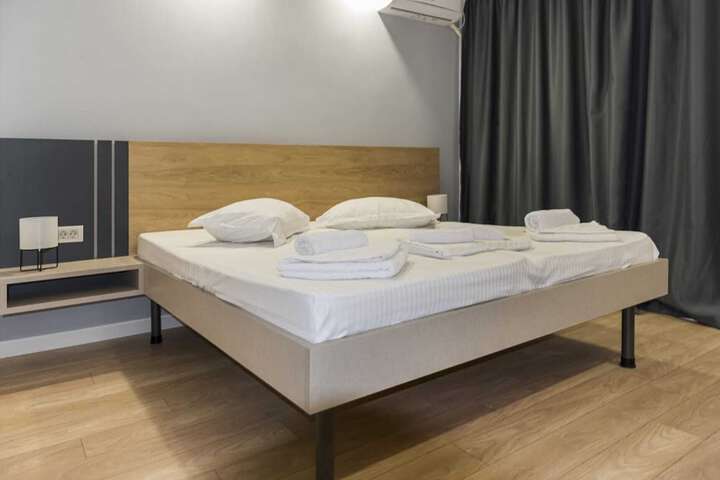 Room 10 of 15