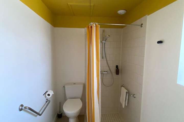 Room 74 of 122