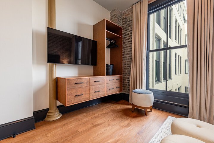 Room 54 of 341