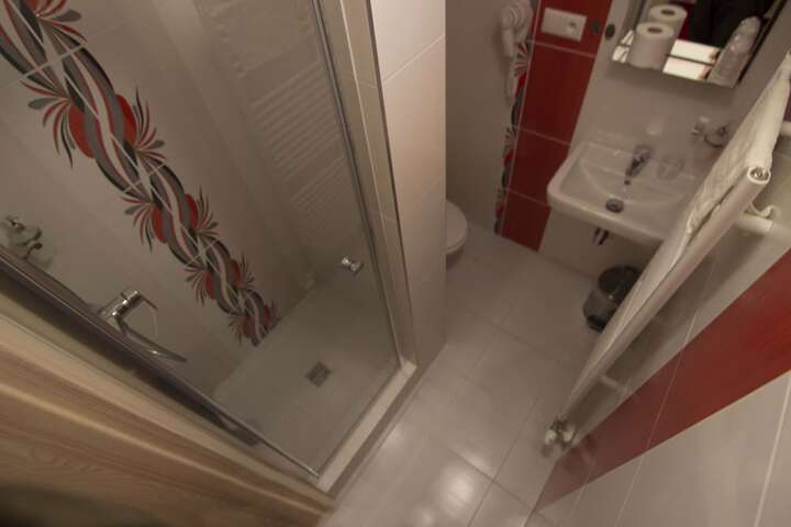 Room 18 of 34