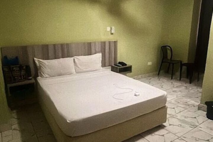 Room 19 of 49