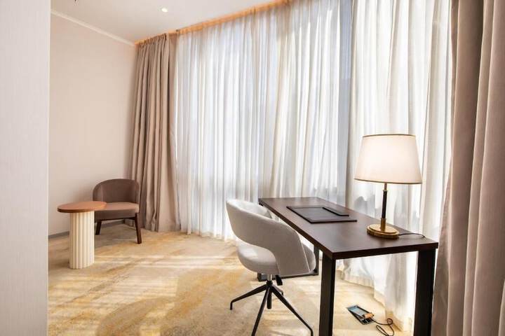 Room 15 of 93