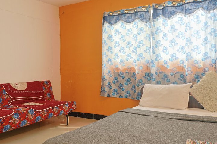 Room 8 of 33