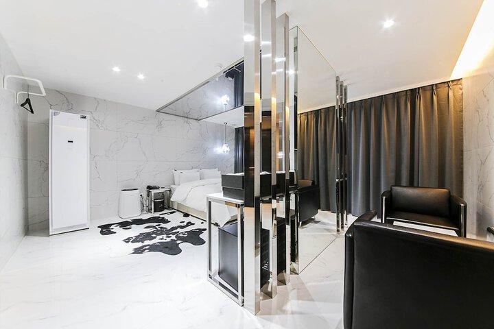 Room 8 of 29