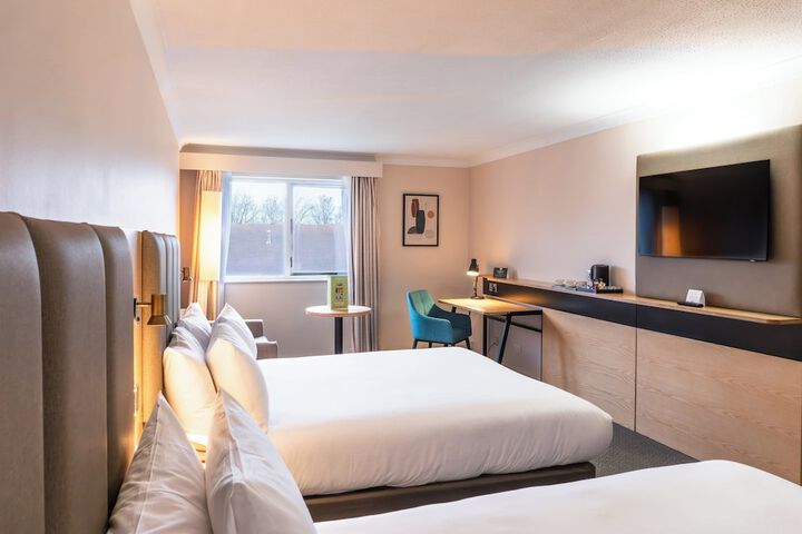 Room 43 of 190