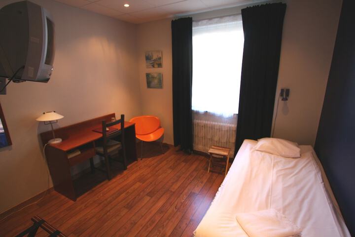Room 6 of 31