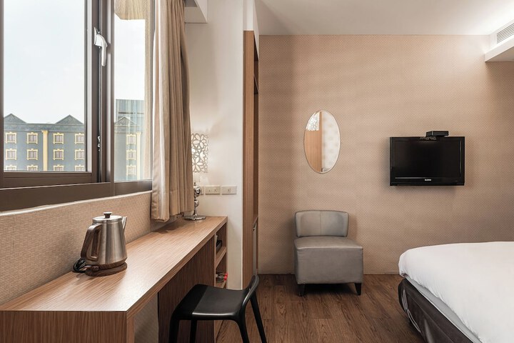 Room 34 of 65