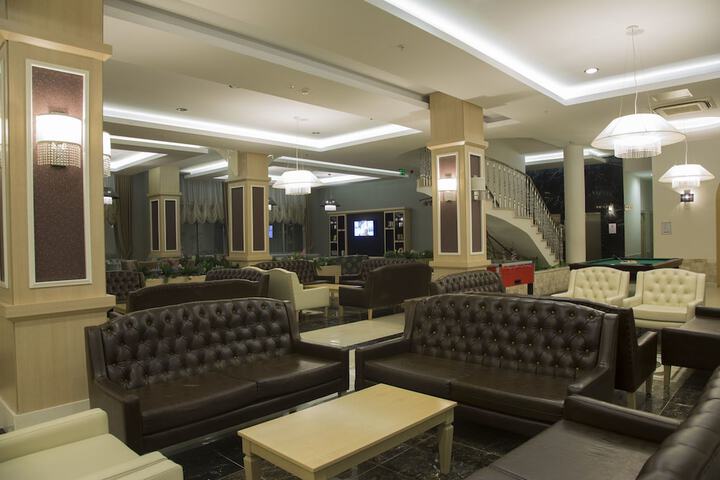 Guest Lobby