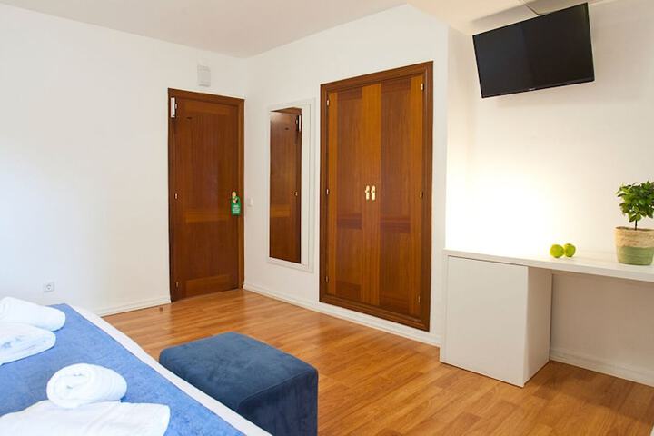 Room 5 of 42