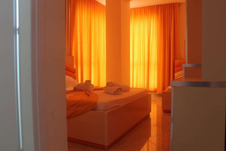 Room 12 of 87