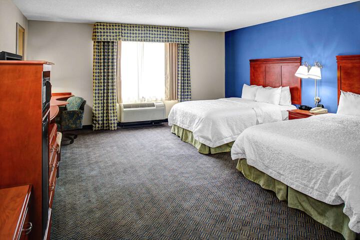 2 Queen Beds (1 of 4)