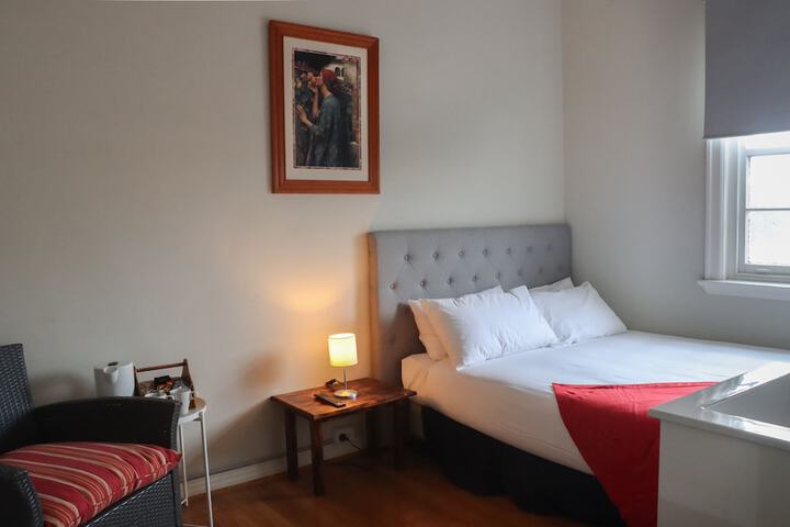 Room 9 of 30