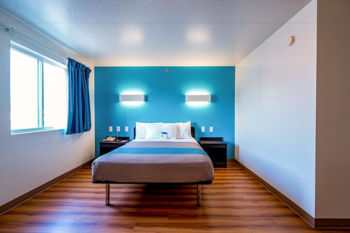 Queen Room Disability Accessible (5 of 23)