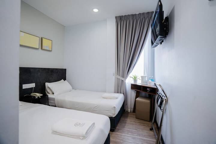 Room 21 of 38