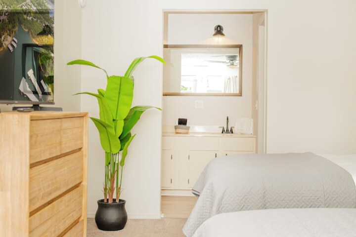 Room 10 of 24
