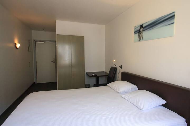 Room 9 of 43