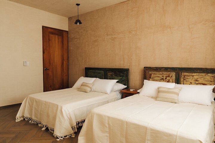 Room 28 of 83