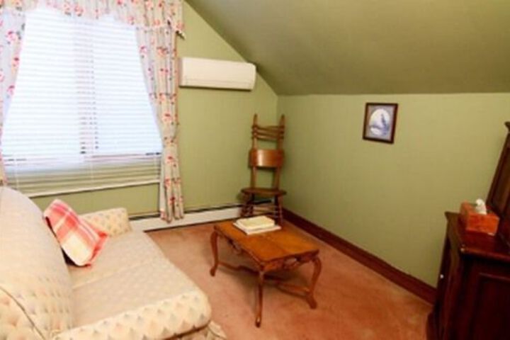 Room 7 of 99
