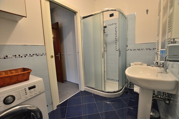 Room 10 of 16