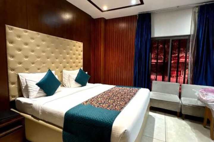 Room 9 of 26