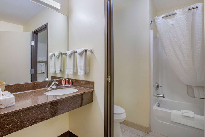 Double Accessible King Size Bed (4 of 9)