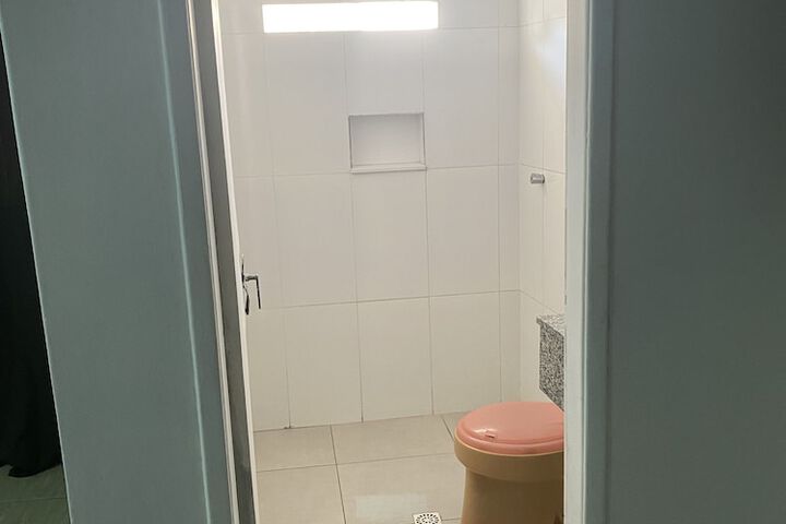 Room 9 of 10