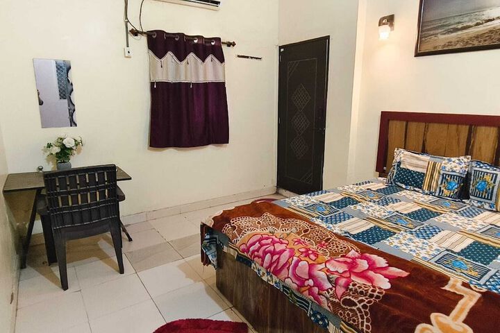 Room 6 of 18