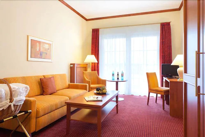 Room 10 of 42