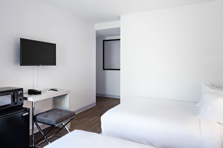 Room 16 of 28