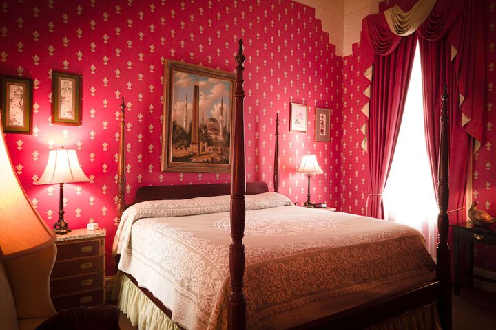 Room 13 of 142